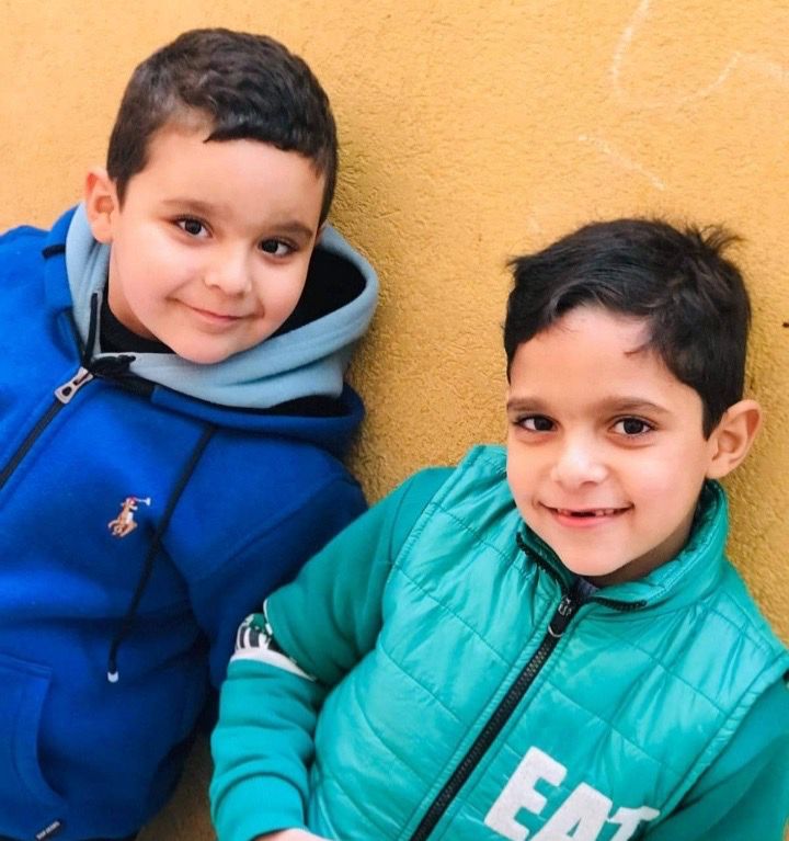 اثنين من أطفال الكاتب باسم محمود 