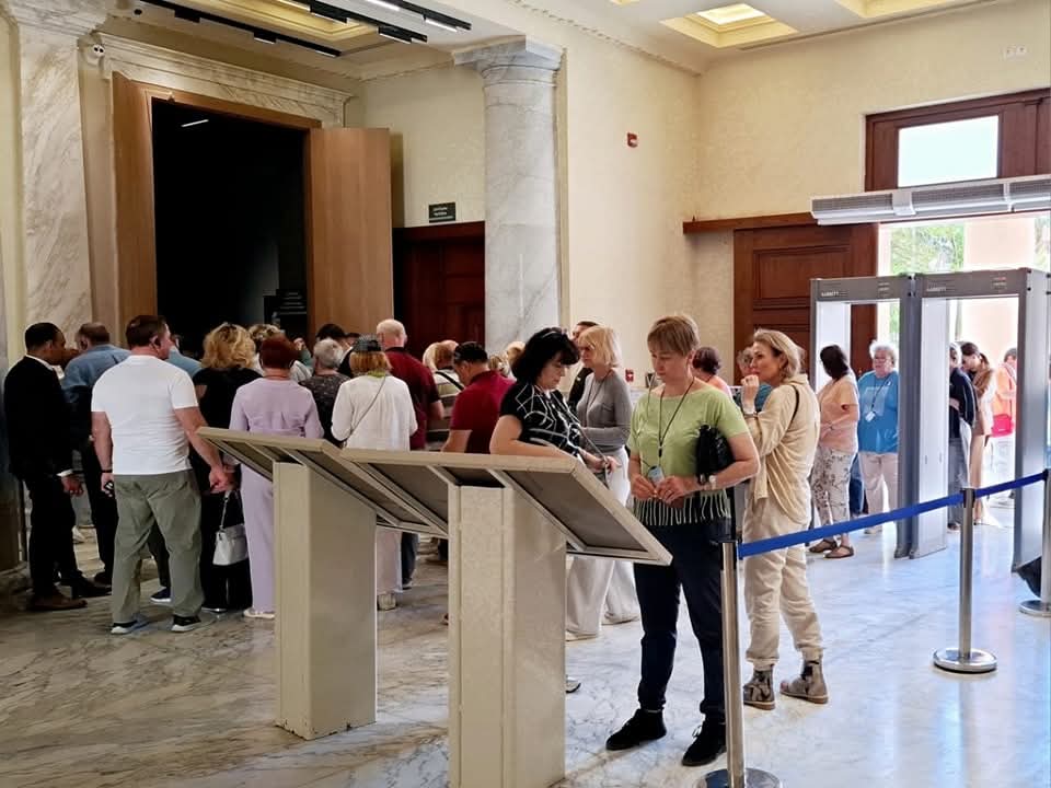 توافد كبير من السائحين العرب والأجانب على المتحف اليوناني الروماني