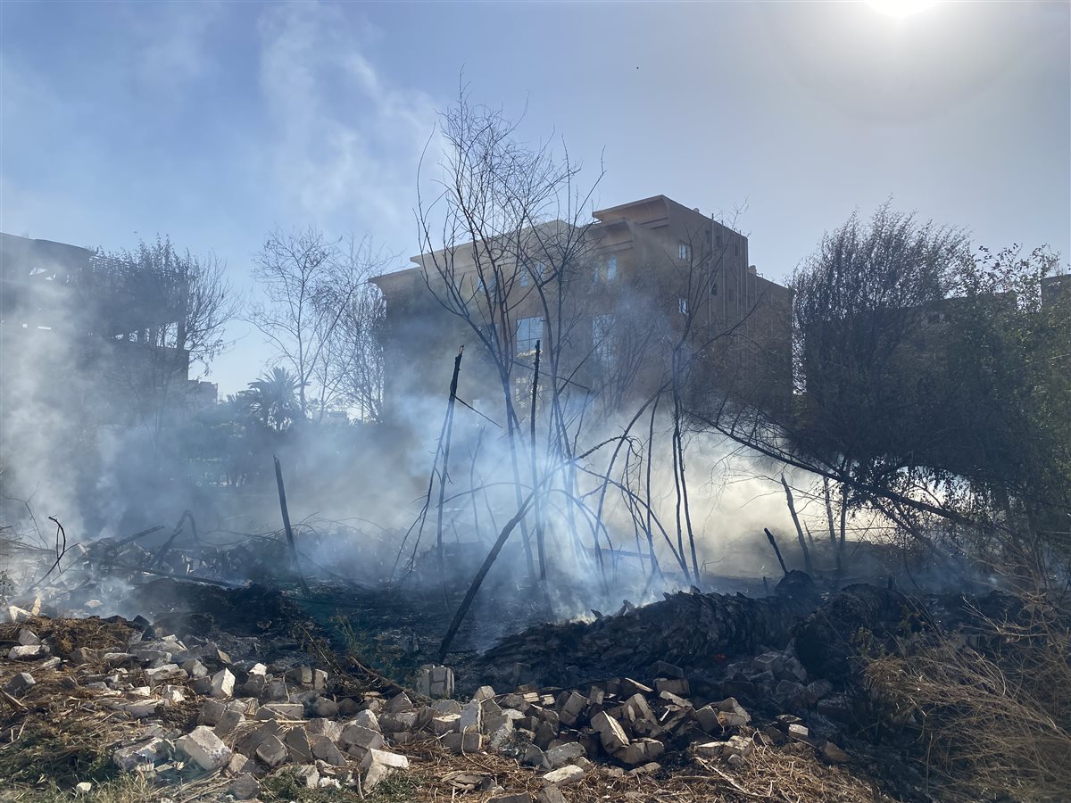 حريق خلف مبنى النيابة الإدارية بالأقصر