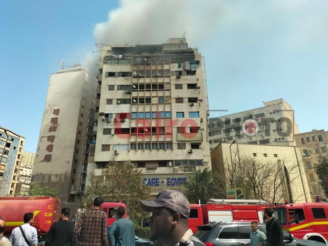 الحماية المدنية تحاول السيطرة على حريق رمسيس