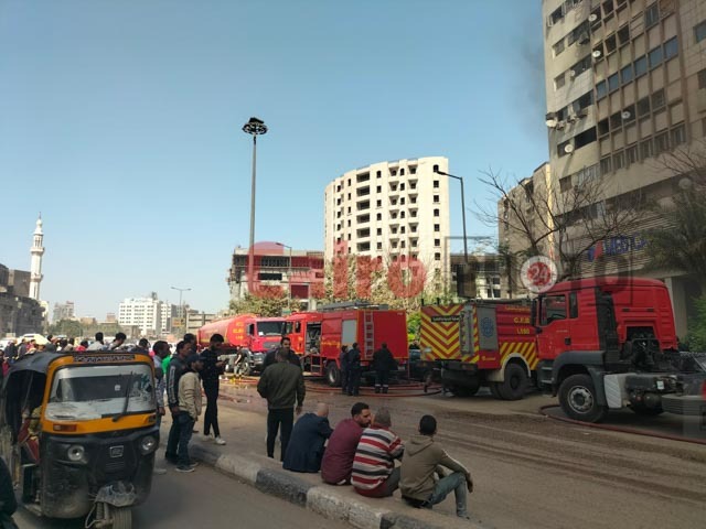 الحماية المدنية تحاول السيطرة على حريق رمسيس