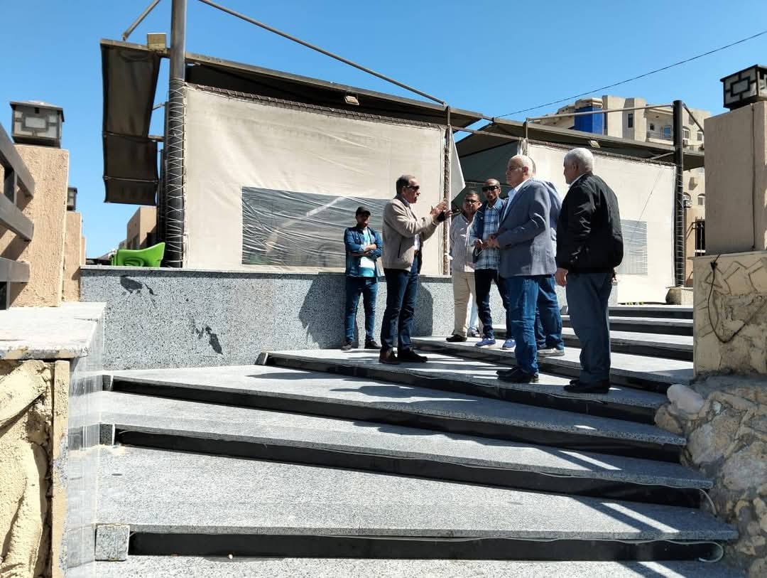 رئيس مدينة الغردقة يتفقد الشواطئ 