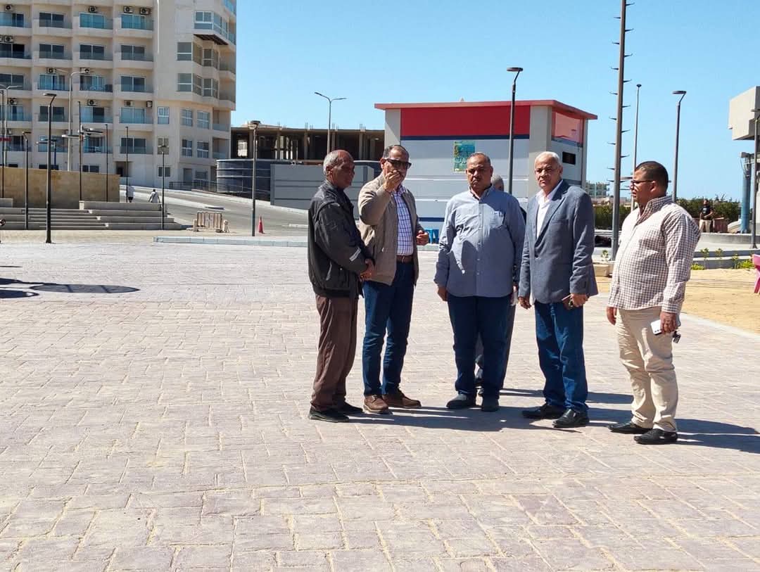 رئيس مدينة الغردقة يتفقد الشواطئ 