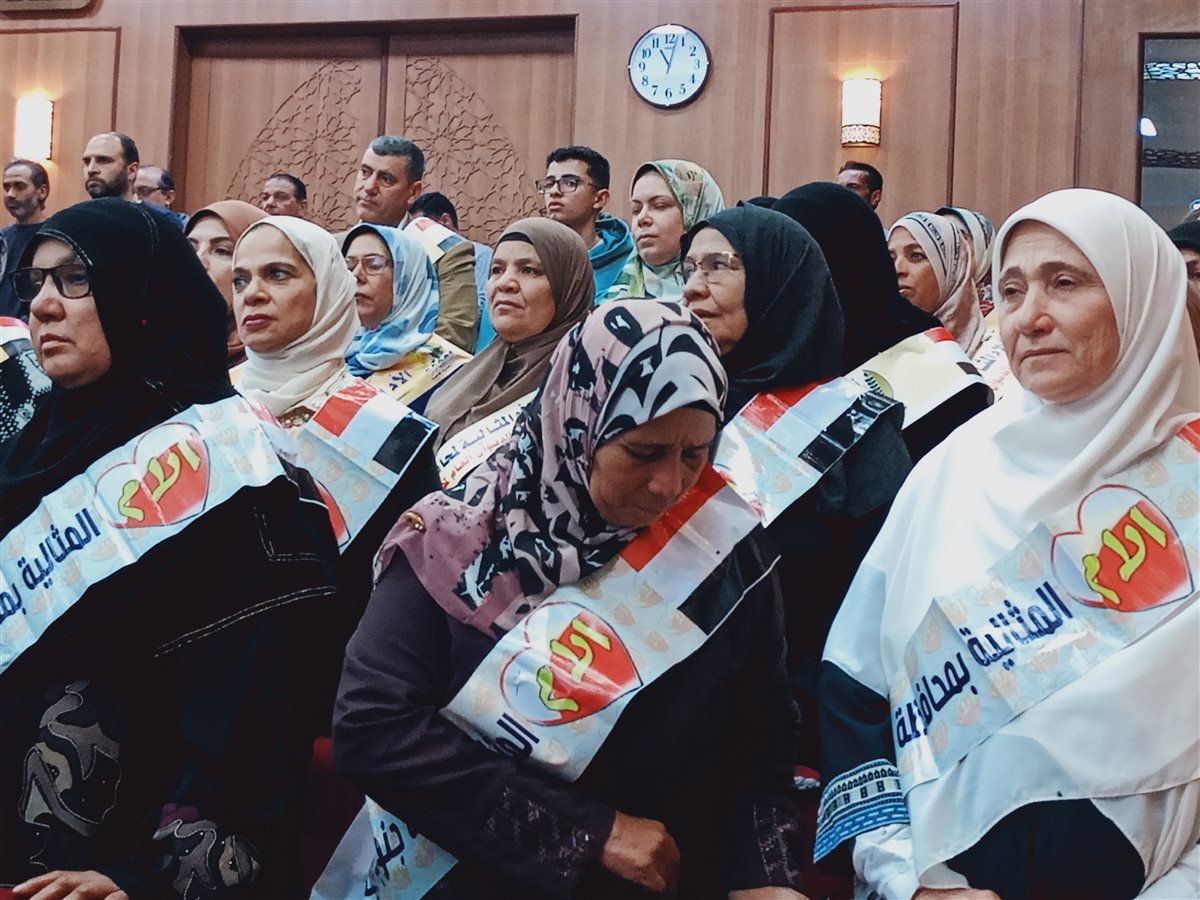 محافظ جنوب سيناء يكرم الأمهات المثاليات لعام 2025