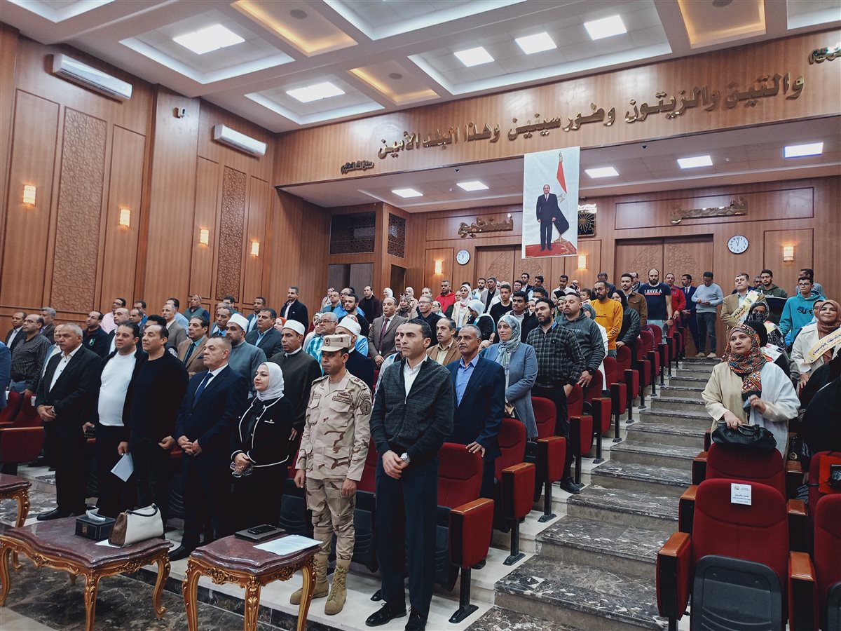 محافظ جنوب سيناء يكرم الأمهات المثاليات لعام 2025