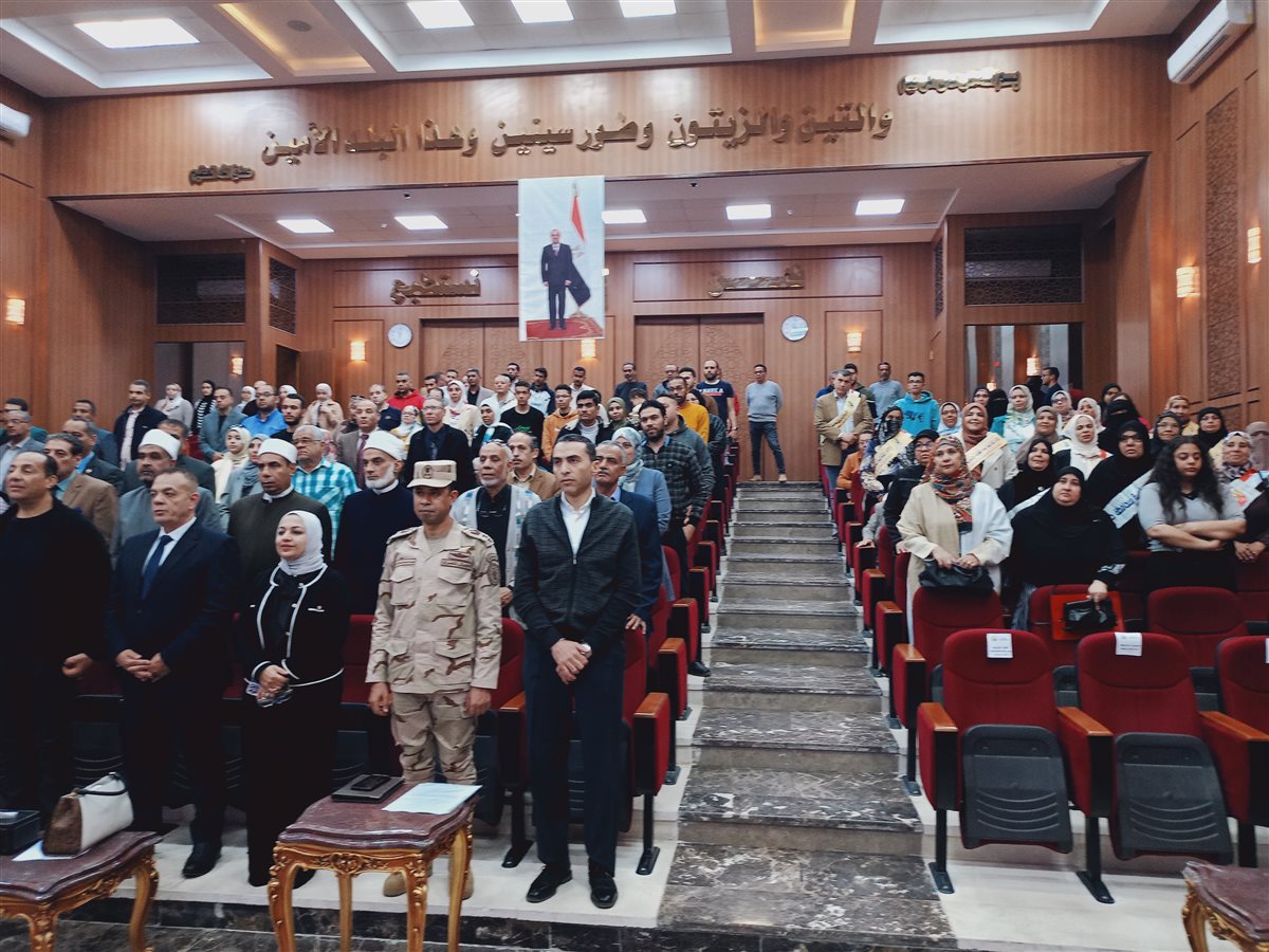 محافظ جنوب سيناء يكرم الأمهات المثاليات لعام 2025