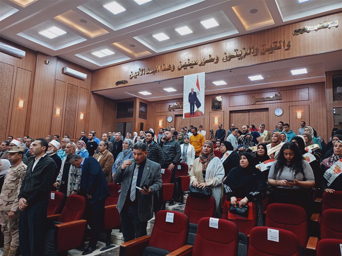 محافظ جنوب سيناء يكرم الأمهات المثاليات لعام 2025