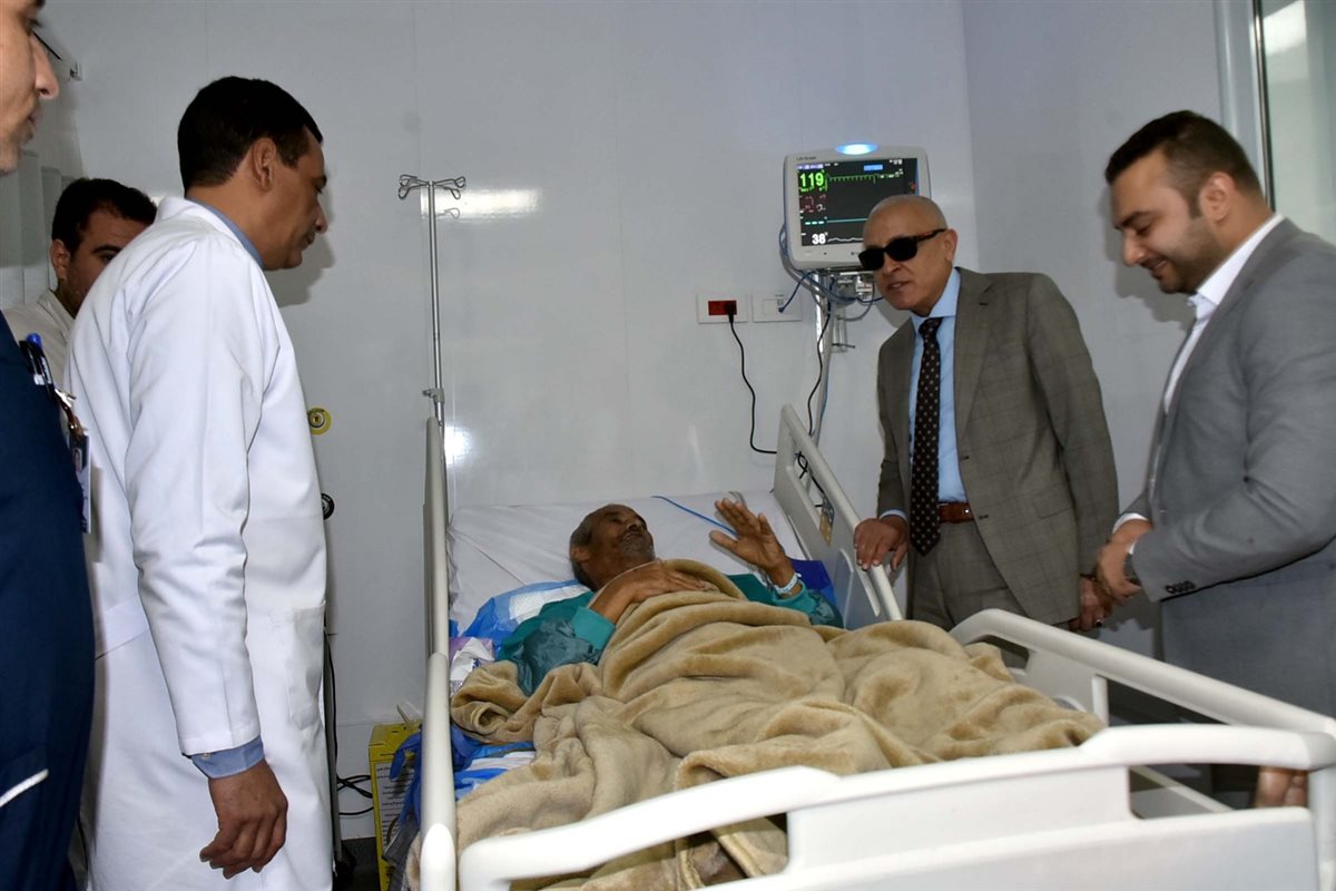 محافظ الأقصر يتفقد المجمع الطبي