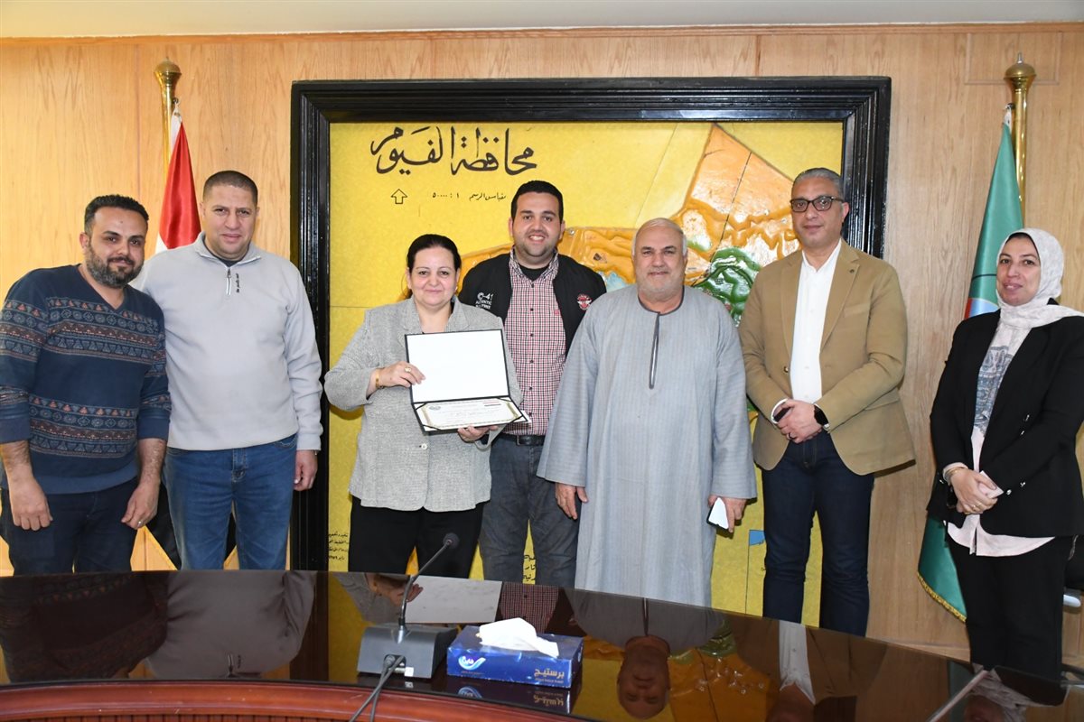 محافظ الفيوم يكرم الأمهات المثاليات 