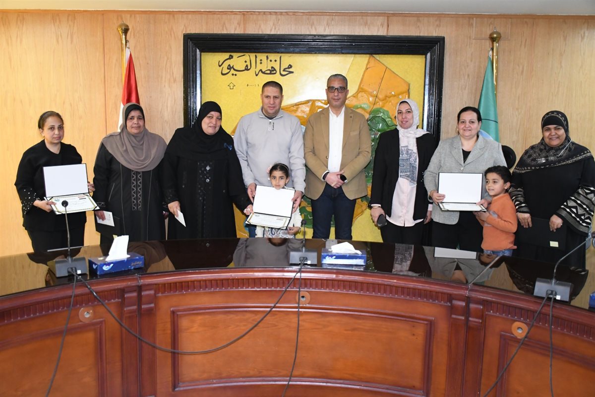 محافظ الفيوم يكرم الأمهات المثاليات 