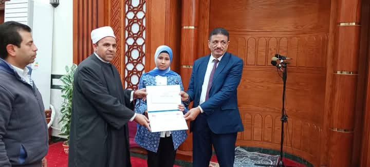  أوقاف أسيوط تكرّم حفظة القرآن الكريم 
