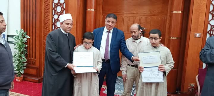  أوقاف أسيوط تكرّم حفظة القرآن الكريم 