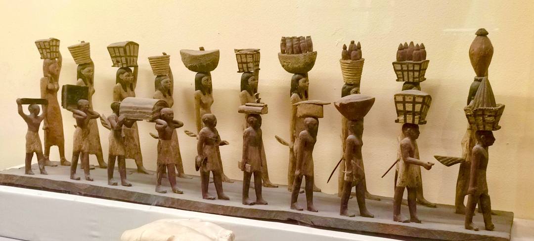  موكب جنائزي خشبي من عصر الدولة الوسطى