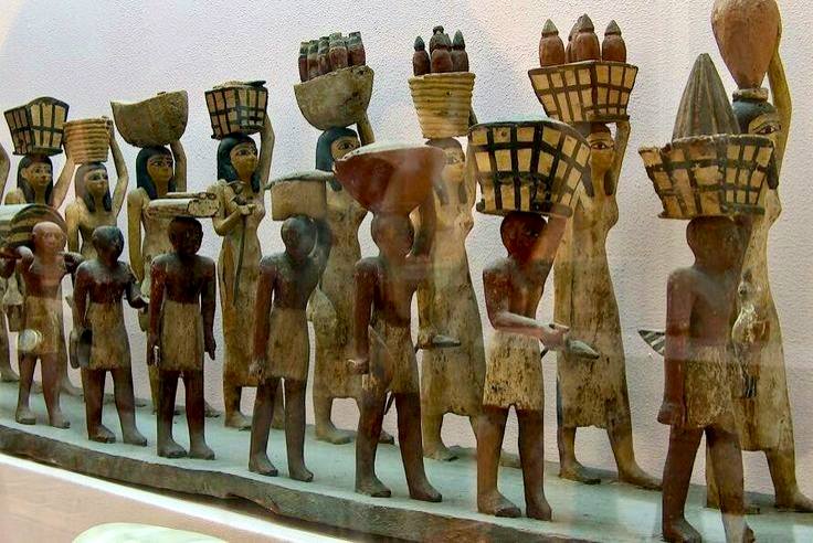  موكب جنائزي خشبي من عصر الدولة الوسطى