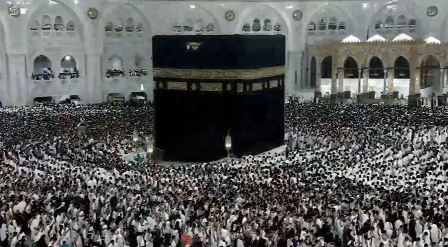 أمطار على الحرم المكي في ليلة الـ27 من رمضان وسط أجواء روحانية