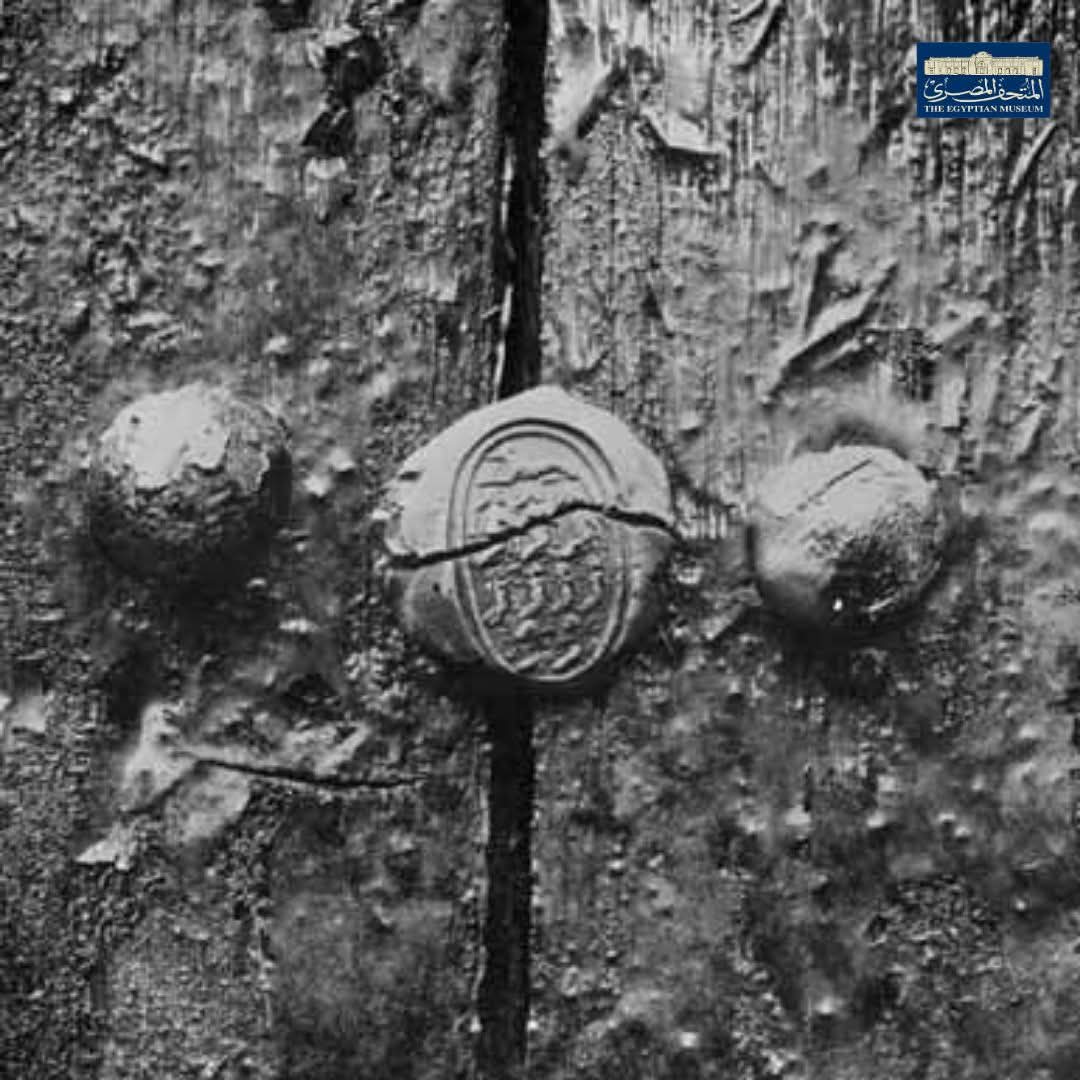 المتحف المصري بالتحرير ينشر صورة نادرة لختم مقبرة توت عنخ آمون