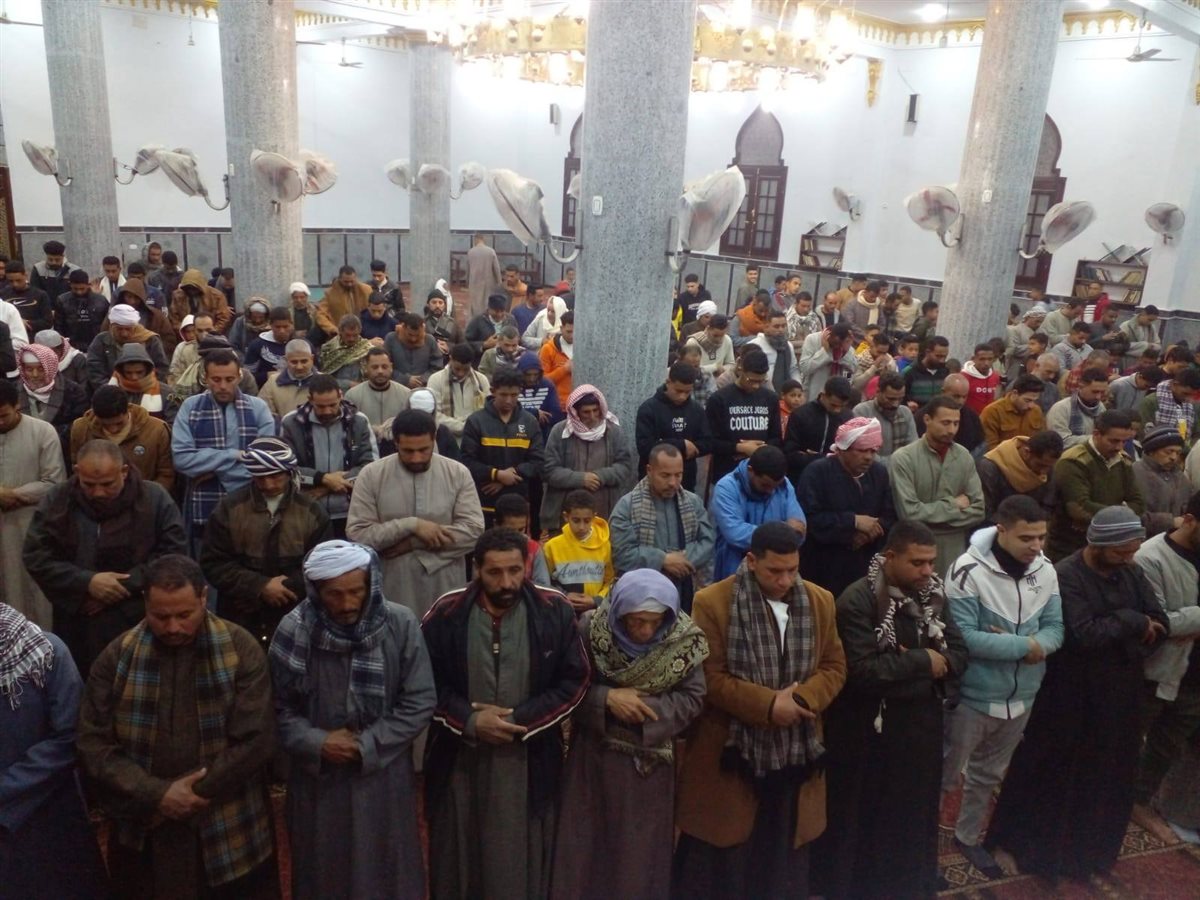 مساجد مصر تتزين بالمصلين في ليلة السابع والعشرين من رمضان
