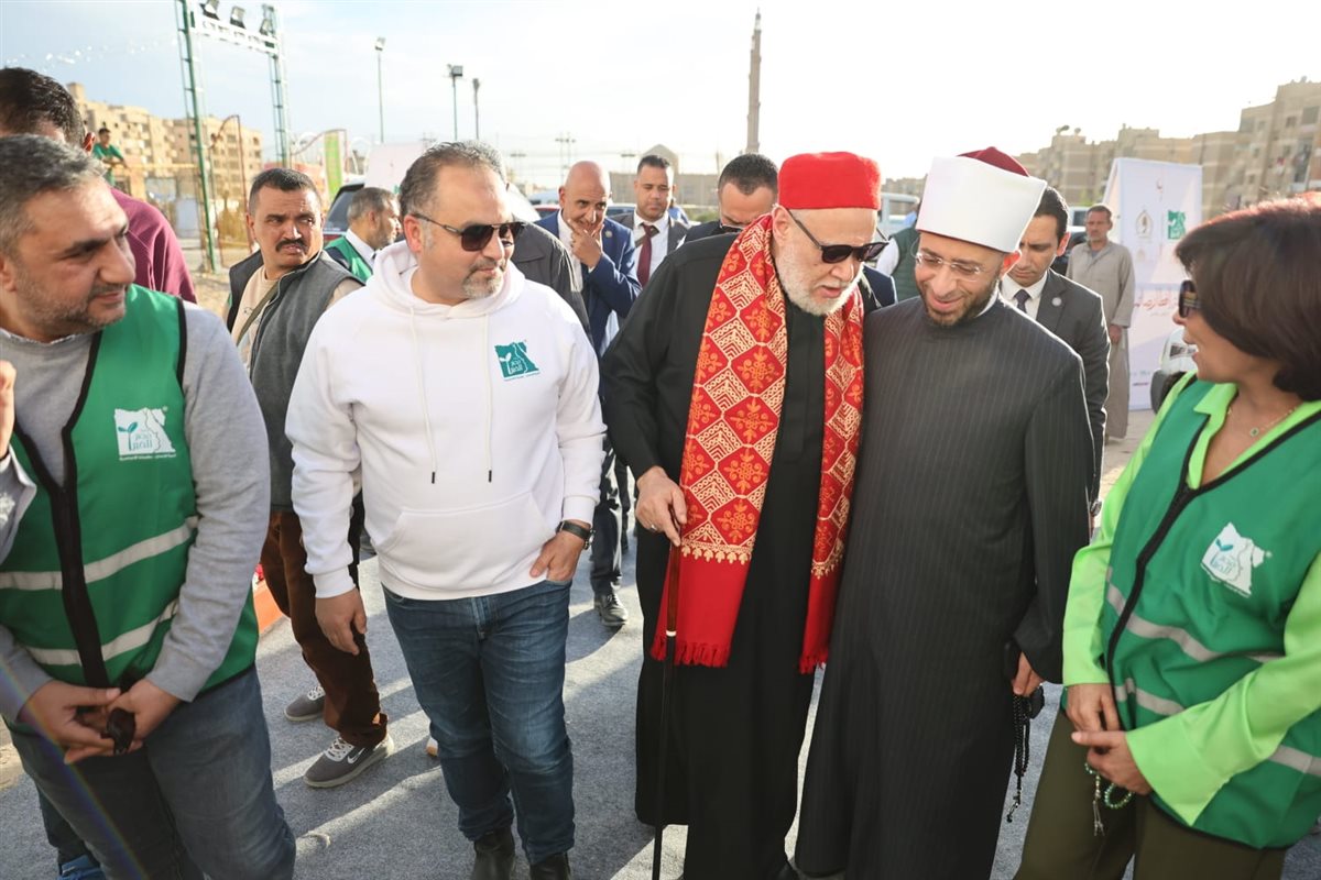 <strong> وزير الأوقاف والدكتور علي جمعة يتفقدان الخيمة الرمضانية</strong>