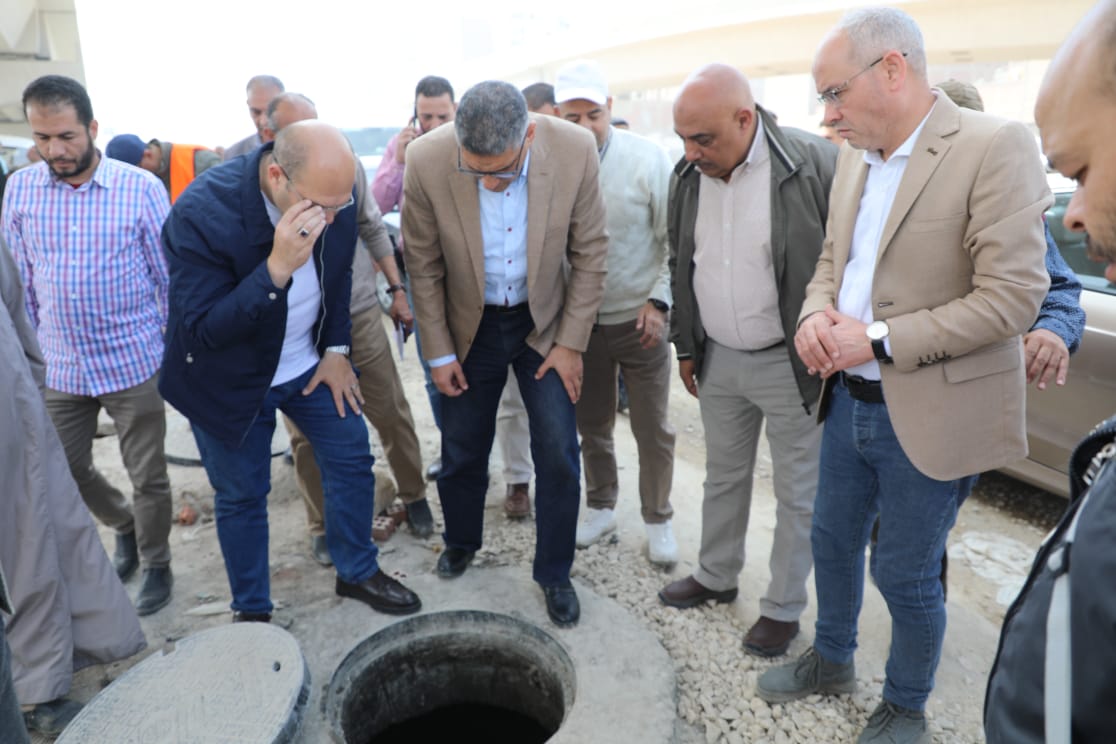 محافظ الجيزة يطلق التشغيل التجريبي لخط صرف صحي لحل مشكلة الطفوحات المزمنة