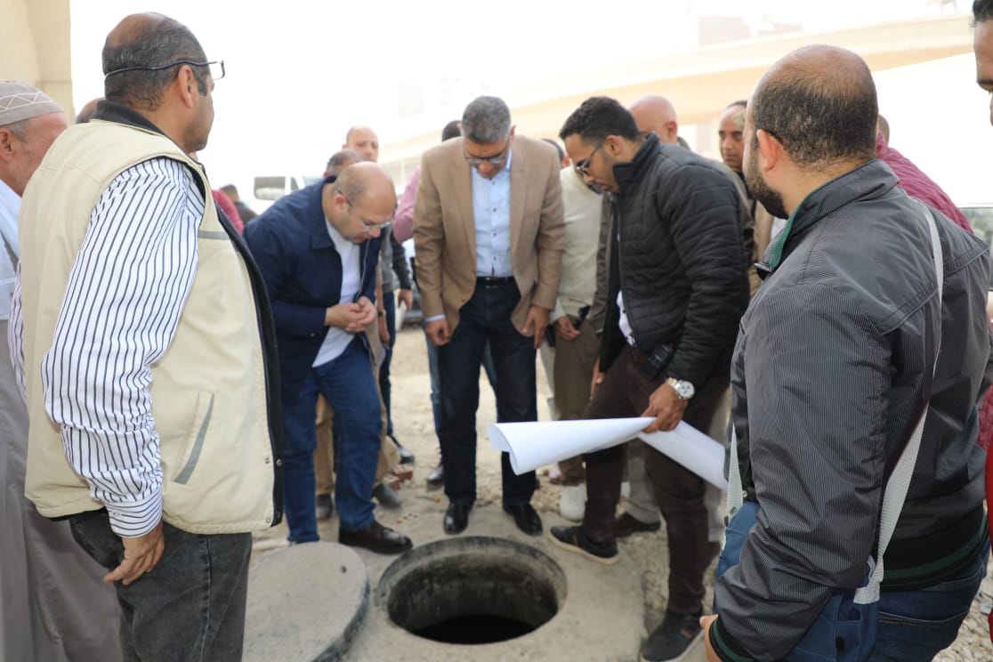 محافظ الجيزة يطلق التشغيل التجريبي لخط صرف صحي لحل مشكلة الطفوحات المزمنة