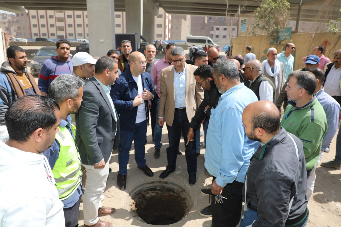 محافظ الجيزة يطلق التشغيل التجريبي لخط صرف صحي لحل مشكلة الطفوحات المزمنة