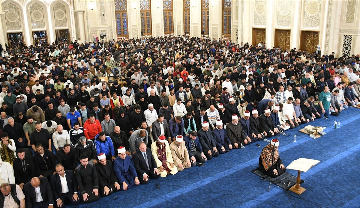 مساجد مصر تتزين بالمصلين في ليلة السابع والعشرين من رمضان