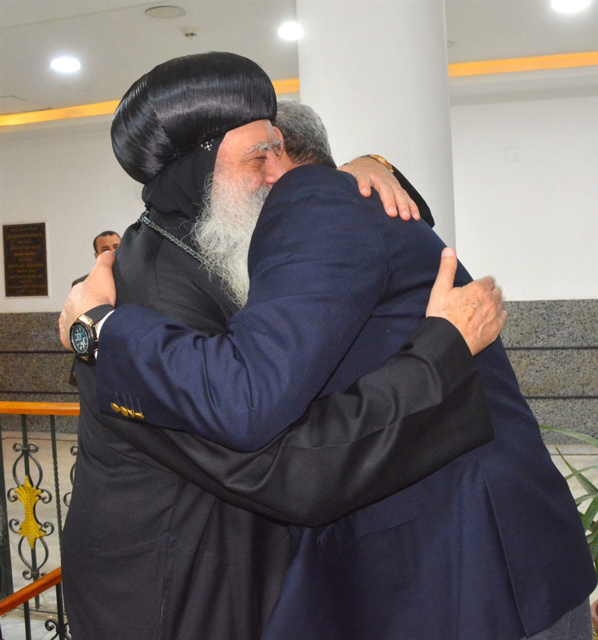 مطران طنطا يقدم التهاني لمحافظ الغربية بقدوم عيد الفطر