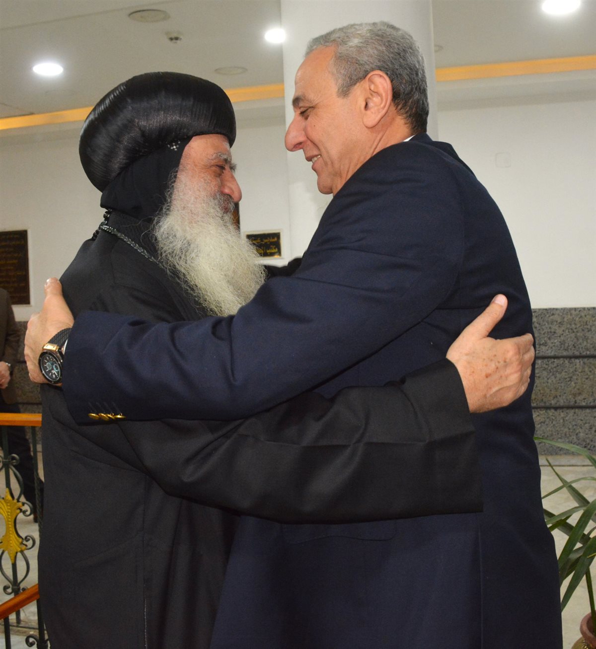 مطران طنطا يقدم التهاني لمحافظ الغربية بقدوم عيد الفطر