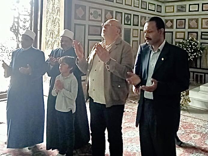  الملك أحمد فؤاد الثانى يزور قبر أبيه وعائلته بمسجد الرفاعى