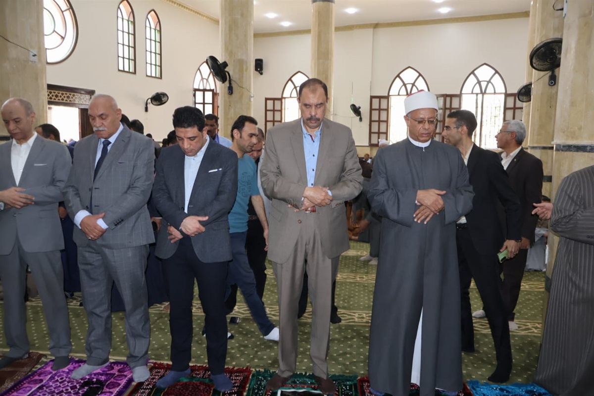 محافظ سوهاج يفتتح مسجد عبد الرحمن بن أبي بكر في قرية كوم أشقاو بمركز طما