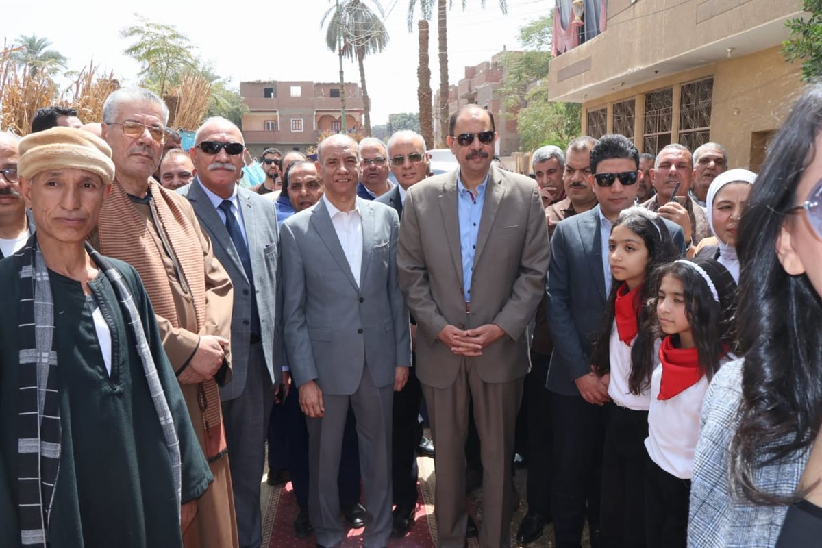 محافظ سوهاج يفتتح مسجد عبد الرحمن بن أبي بكر في قرية كوم أشقاو بمركز طما