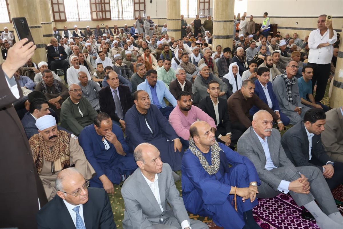 محافظ سوهاج يفتتح مسجد عبد الرحمن بن أبي بكر في قرية كوم أشقاو بمركز طما