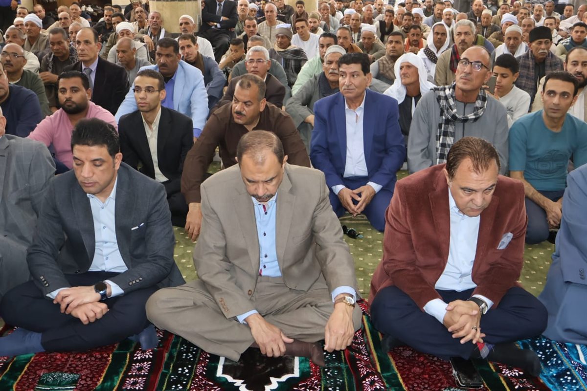 محافظ سوهاج يفتتح مسجد عبد الرحمن بن أبي بكر في قرية كوم أشقاو بمركز طما