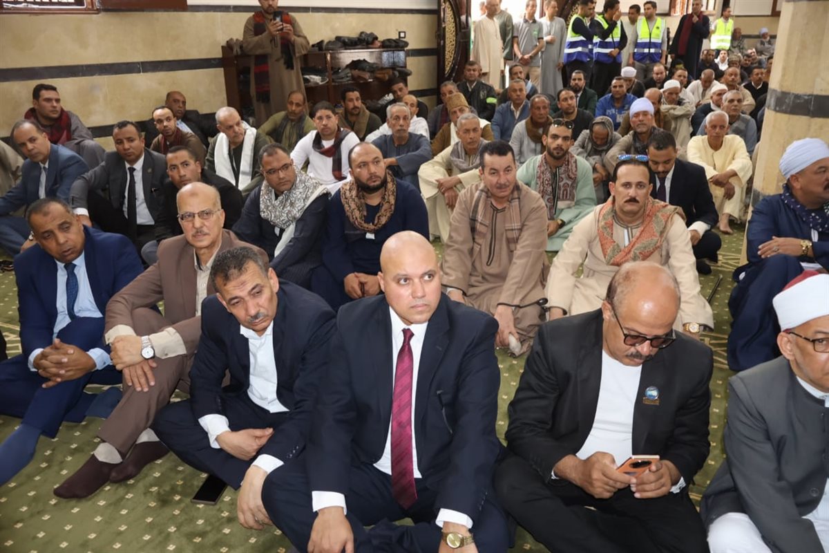 محافظ سوهاج يفتتح مسجد عبد الرحمن بن أبي بكر في قرية كوم أشقاو بمركز طما