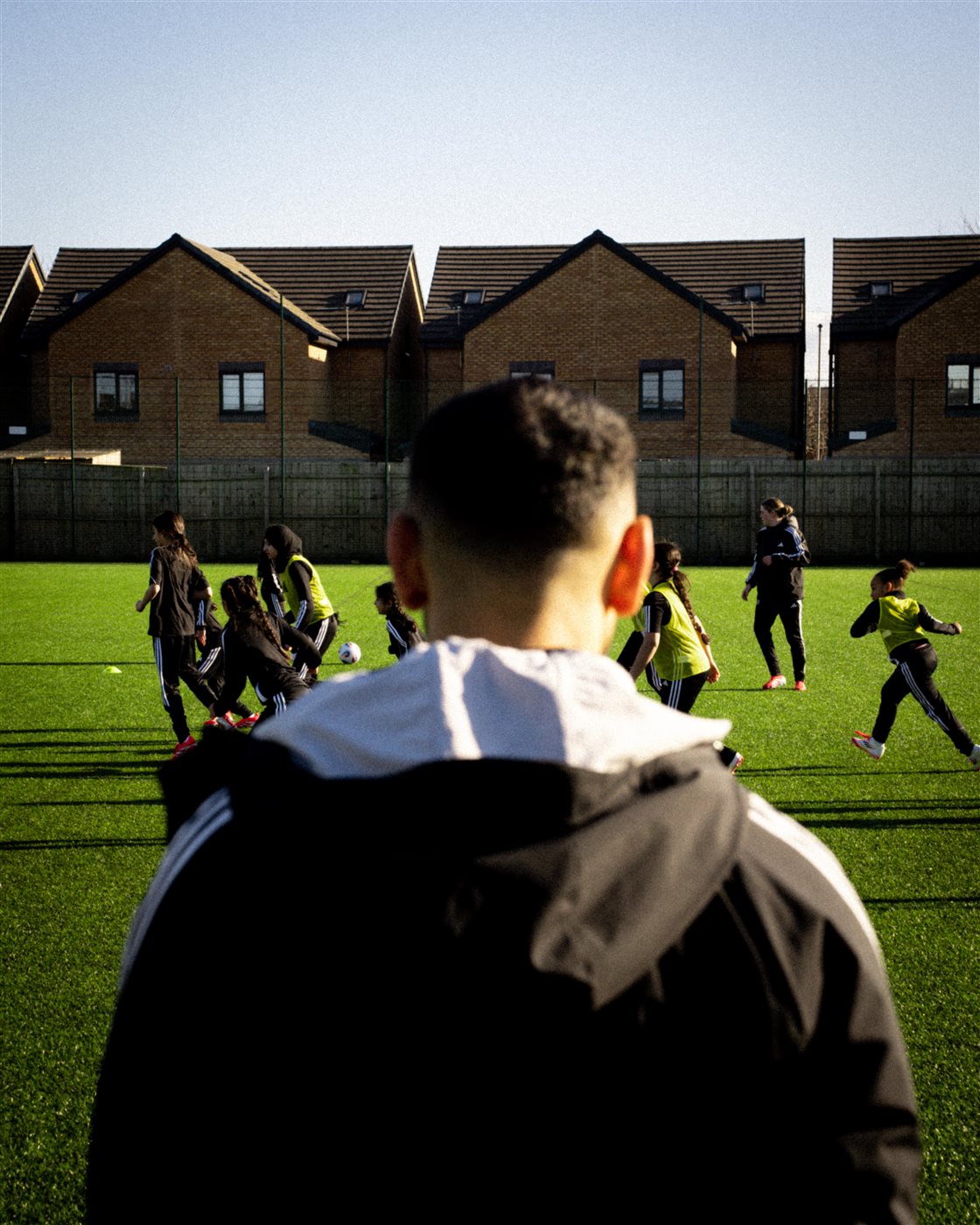 زيارة محمد صلاح لأحد أندية الفتيات&nbsp;