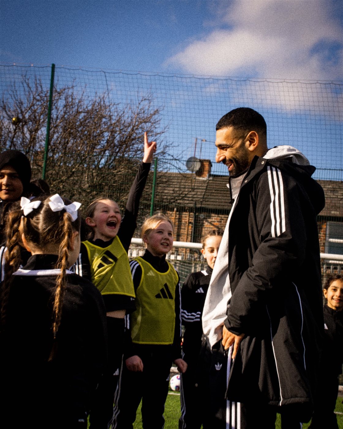 زيارة محمد صلاح لأحد أندية الفتيات&nbsp;