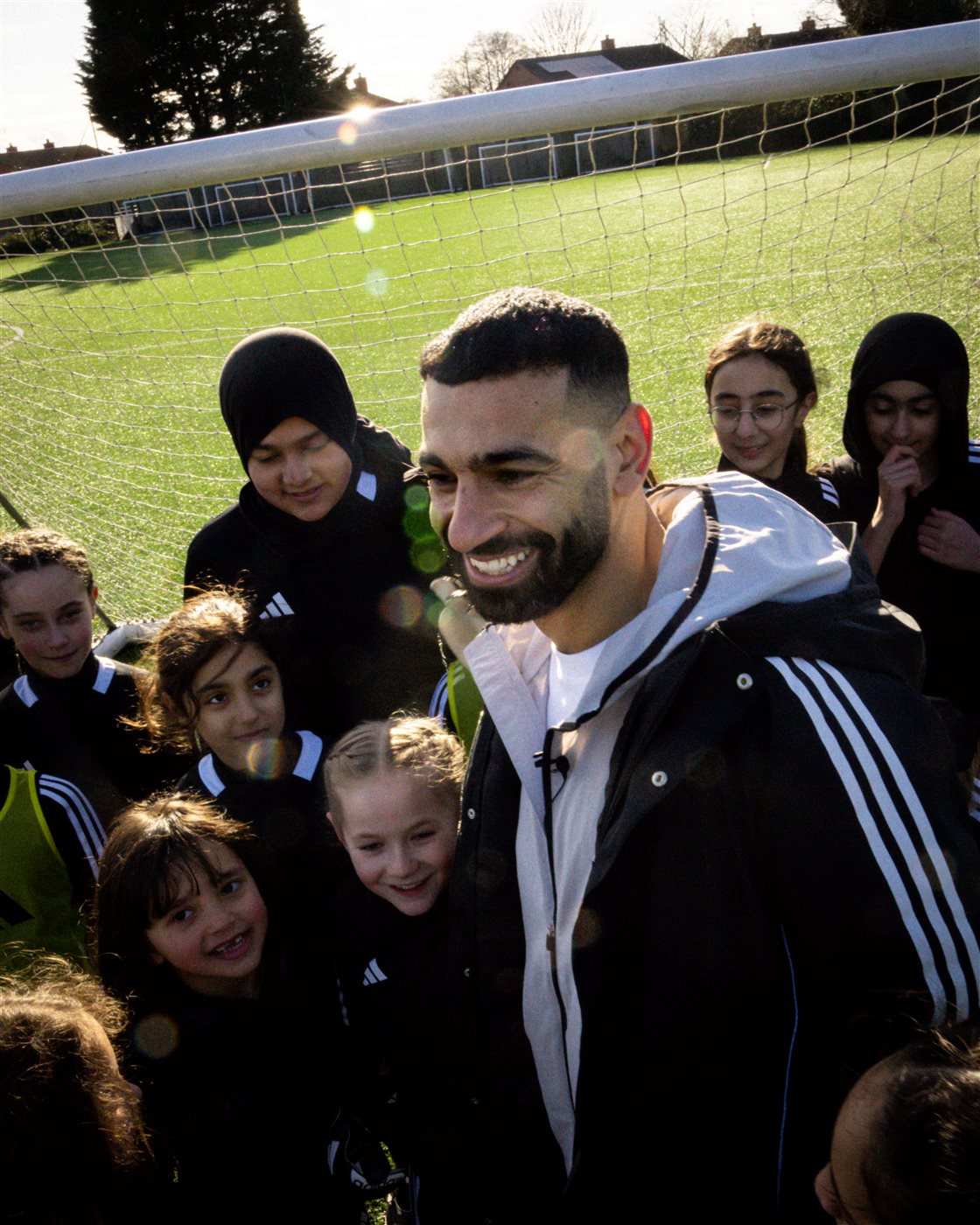 زيارة محمد صلاح لأحد أندية الفتيات&nbsp;