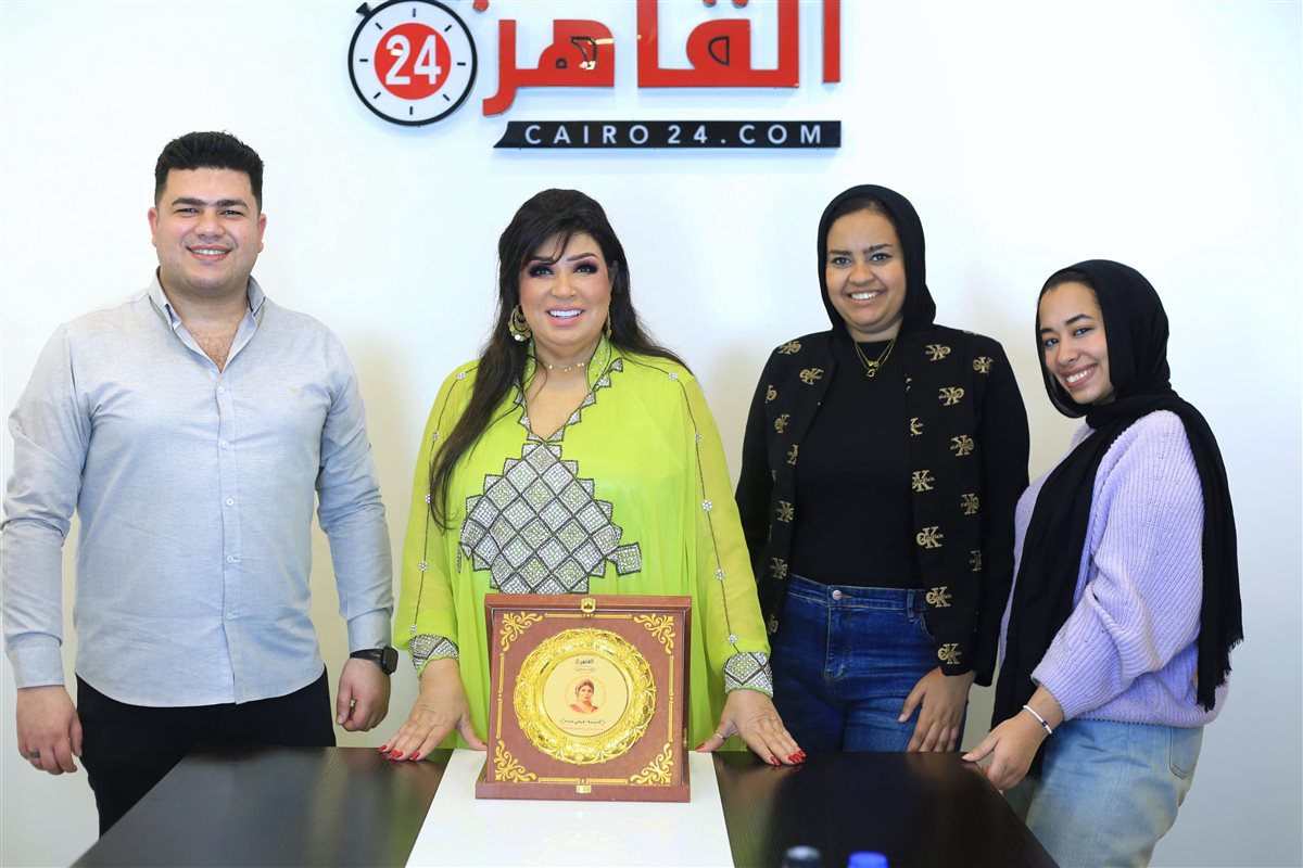 القاهرة 24 يكرم فيفي عبده 