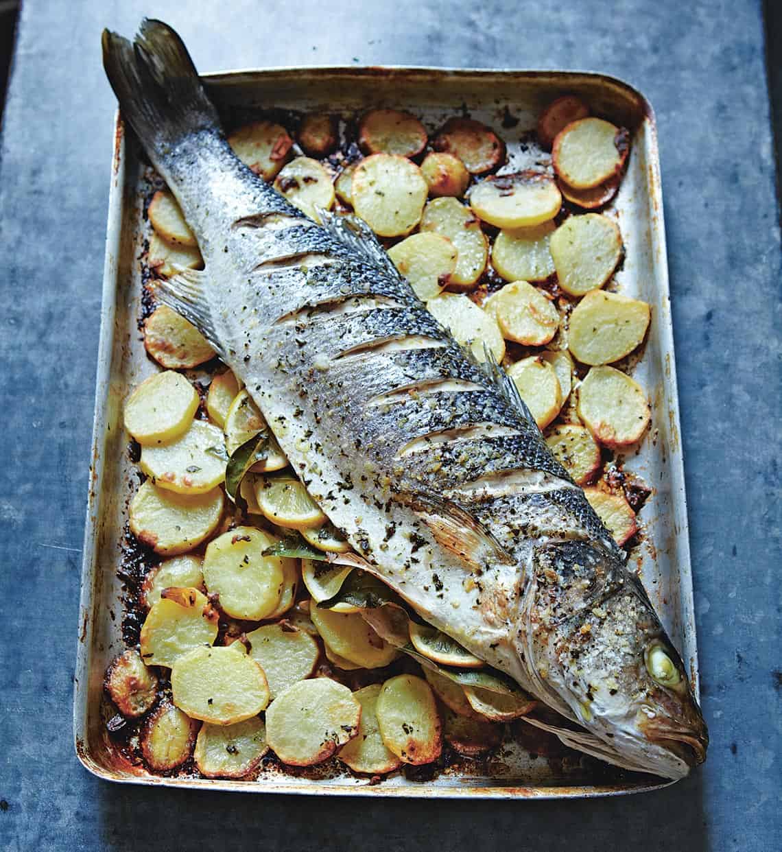 طريقة عمل صينية سمك بالبطاطس