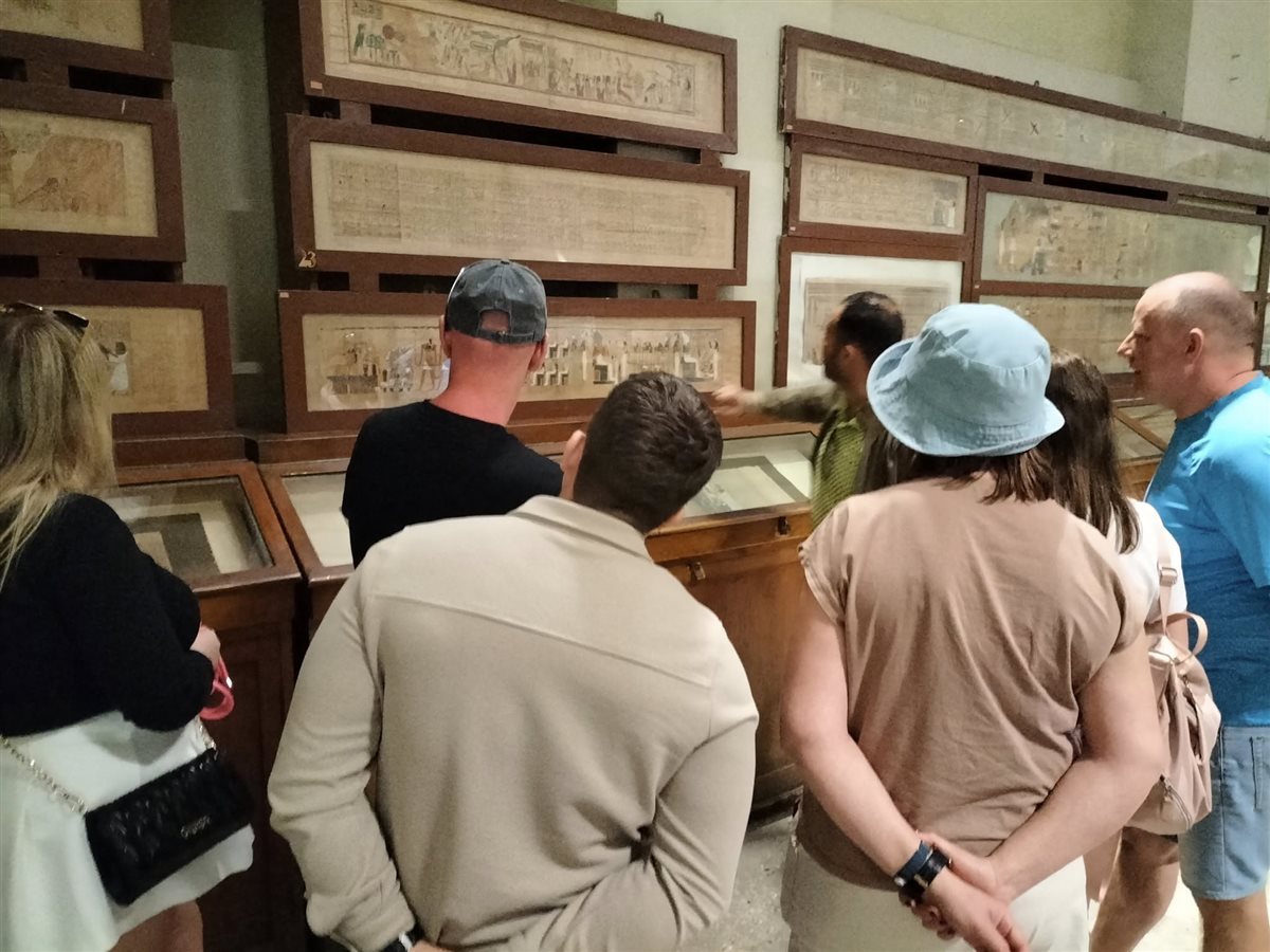 توافد كبير من السائحين العرب والأجانب لزيارة المتحف المصري بالتحرير&nbsp;