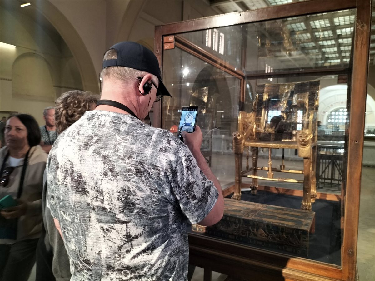 توافد كبير من السائحين العرب والأجانب لزيارة المتحف المصري بالتحرير&nbsp;