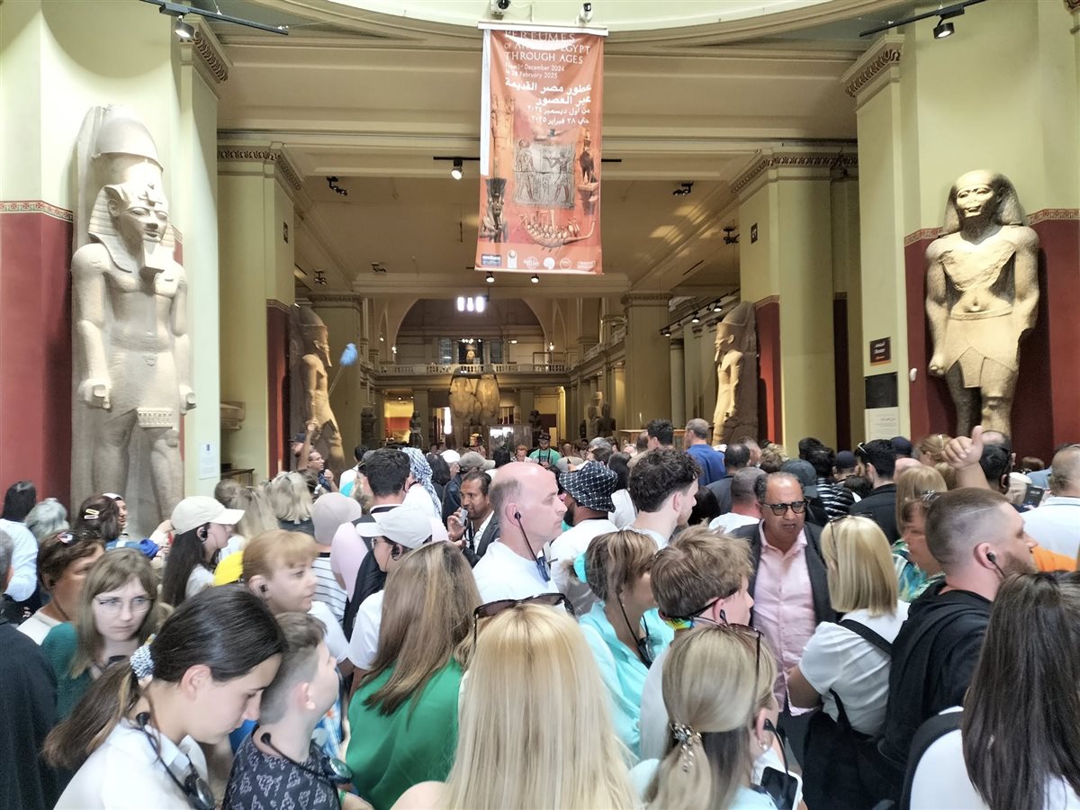 توافد كبير من السائحين العرب والأجانب لزيارة المتحف المصري بالتحرير&nbsp;