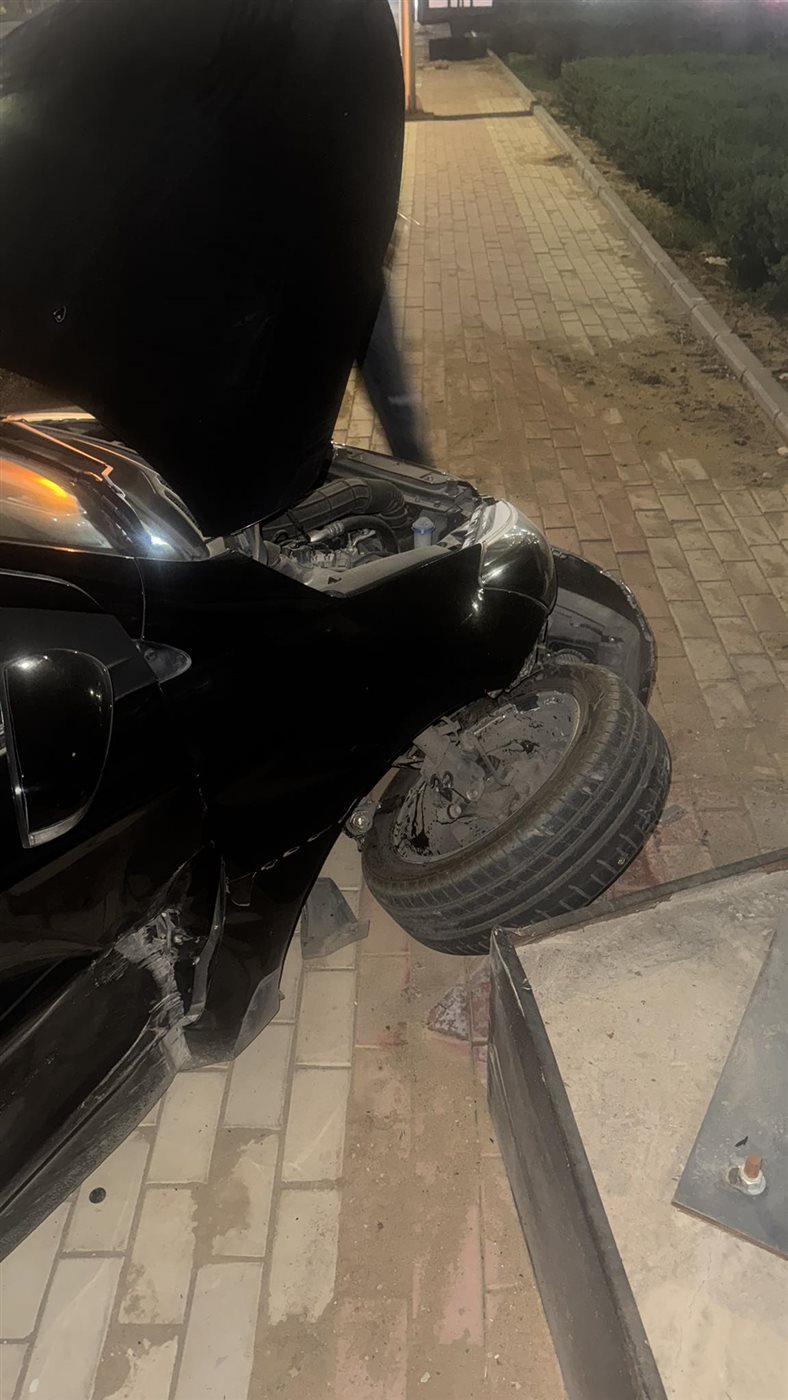 نجاة نجل المحامي طارق العوضي من حادث سير مروع