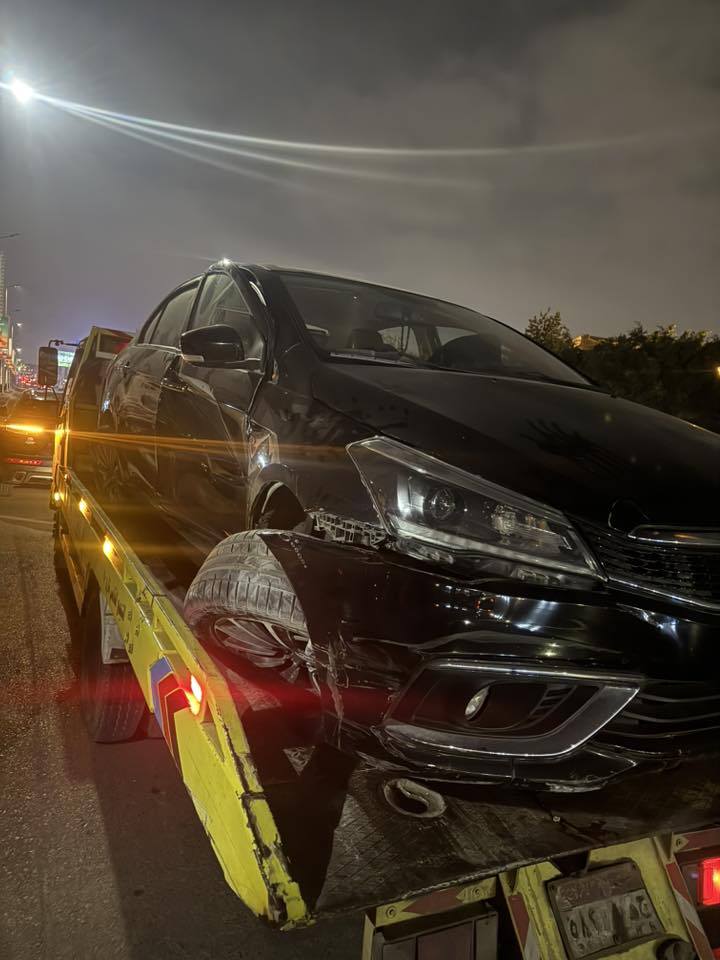 نجاة نجل المحامي طارق العوضي من حادث سير مروع