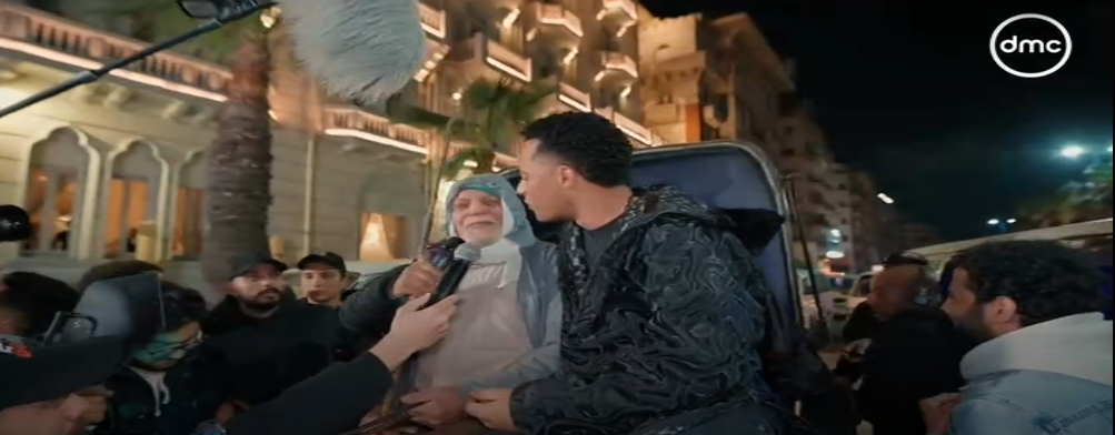 محمد رمضان مع سائق الحنطور بالإسكندرية