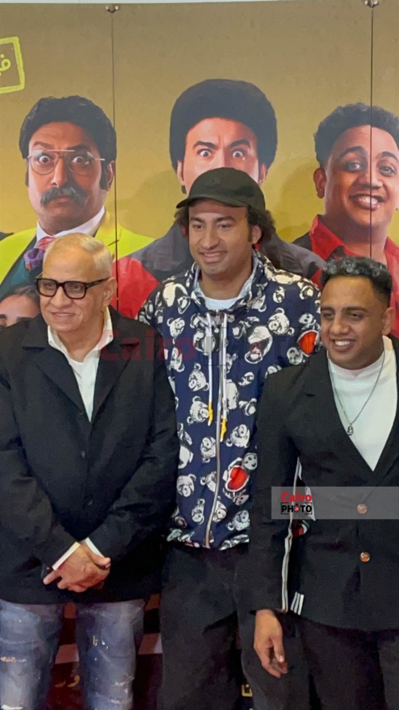 بالصور.. علي ربيع وأوس أوس والمنتج أحمد السبكي يحتفلون بالعرض الخاص لـ فيلم الصفا الثانوية بنات