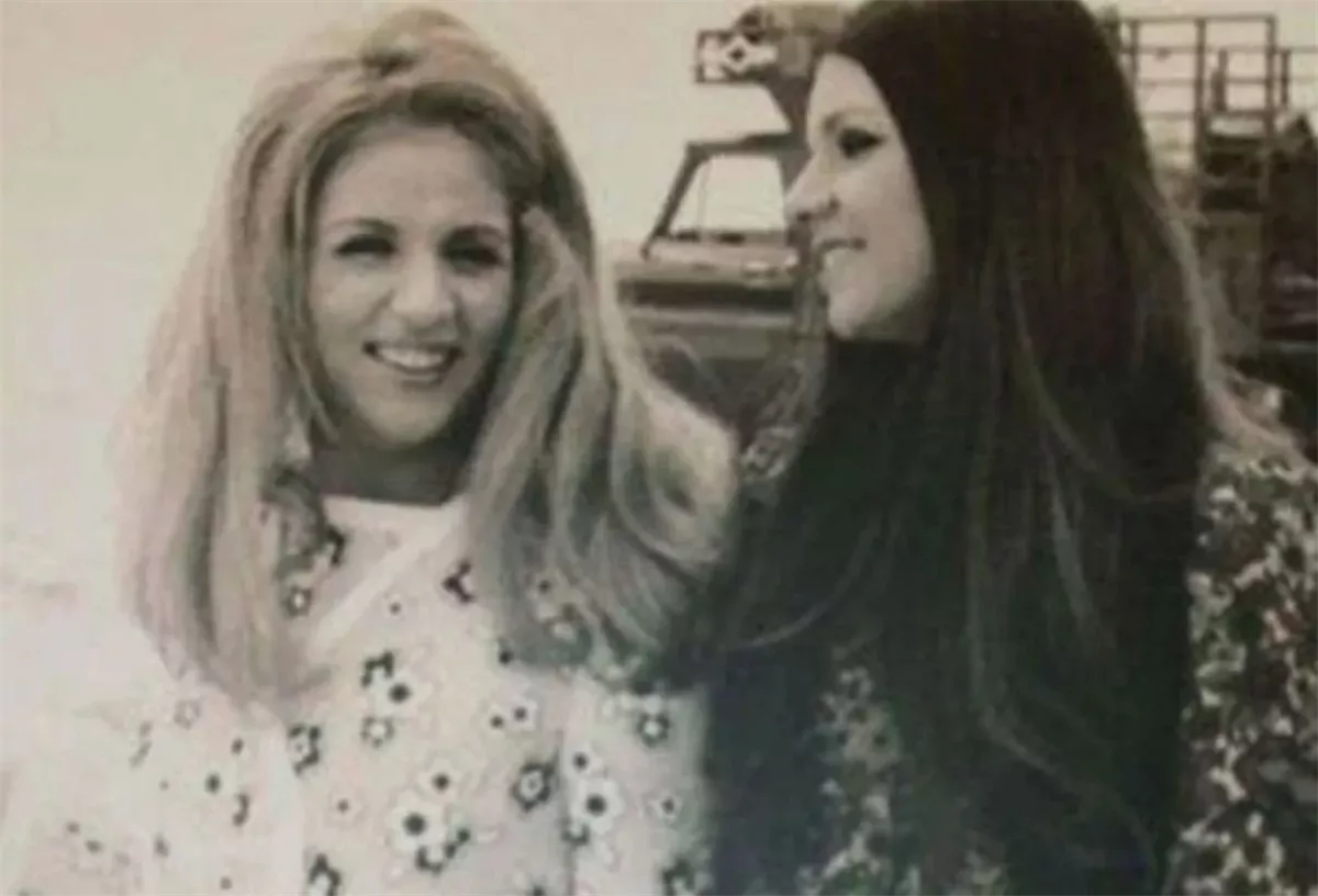 لقطات لـ صباح وابنتها هويدا