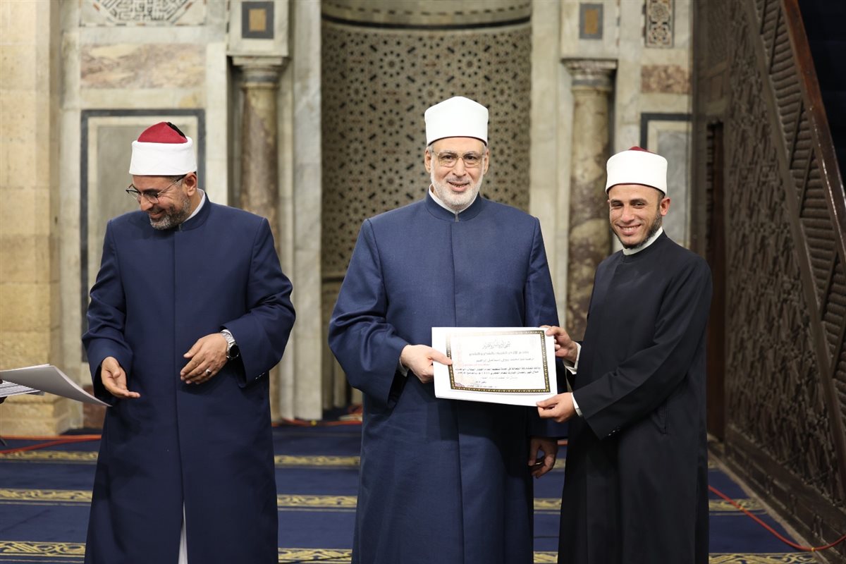 أحيوا مدرسة التلاوة المصرية للقرآن.. وكيل الأزهر يكرم أئمة القبلة بالجامع الأزهر