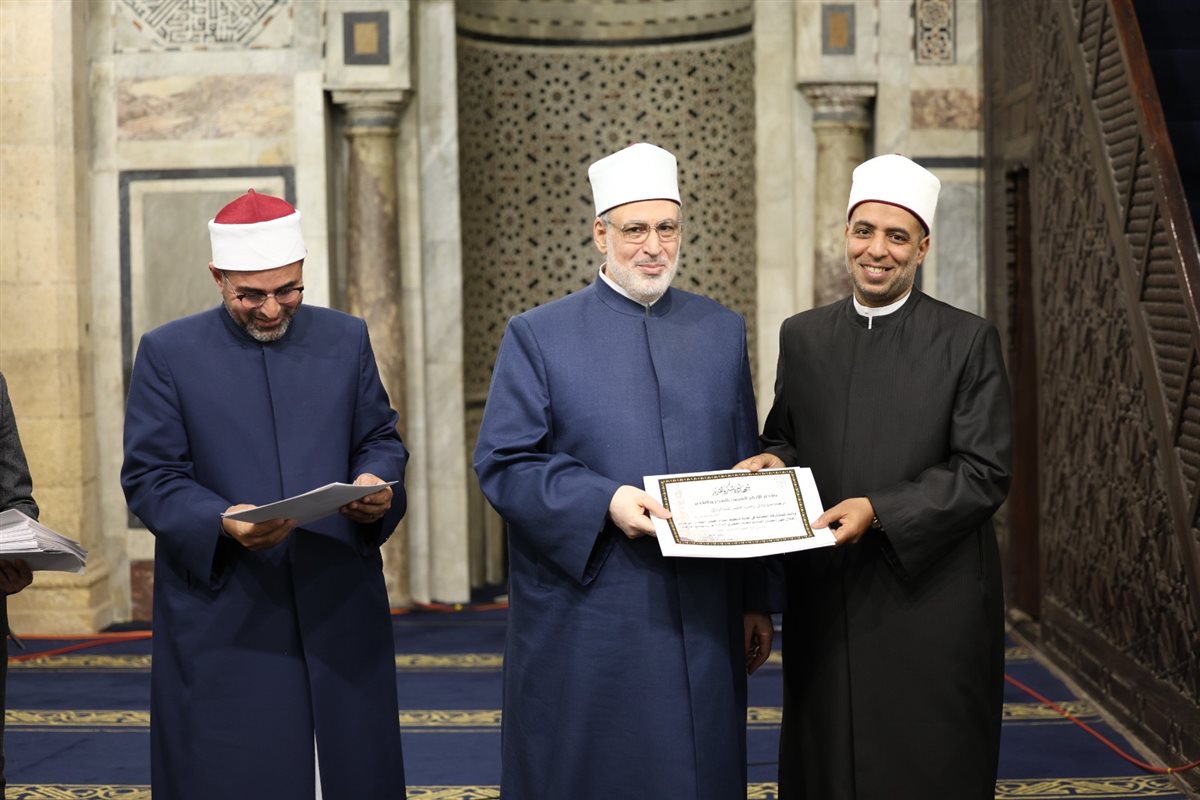 أحيوا مدرسة التلاوة المصرية للقرآن.. وكيل الأزهر يكرم أئمة القبلة بالجامع الأزهر
