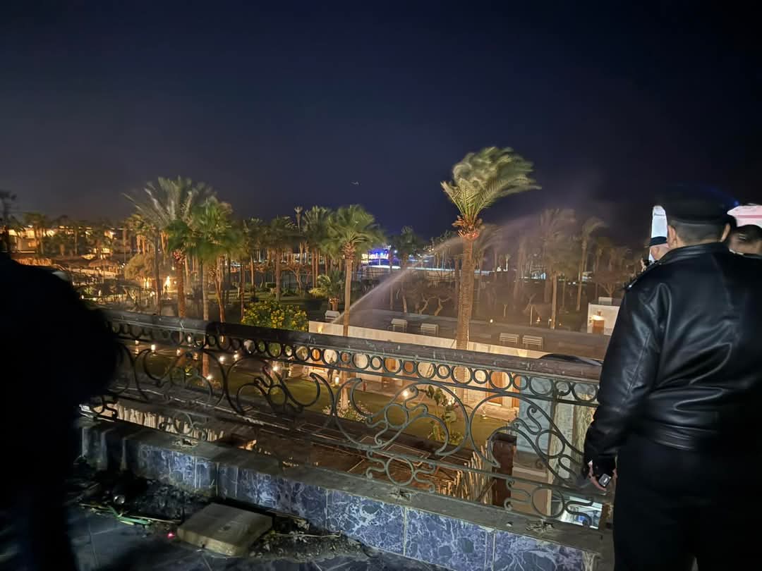 محافظ البحر الاحمر يتفقد موقع الحريق 